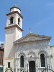 Фасад церкви и колокольня