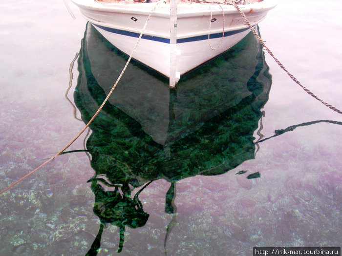 Вода Эгейского моря имеет необычайную притягательность. Неос-Мармарас, Греция