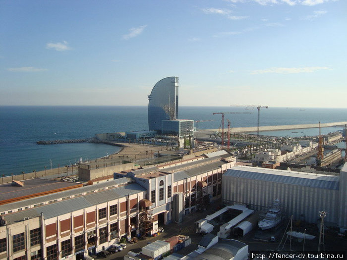 А вот за мысом уже начинается порт Барселона, Испания