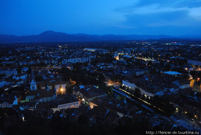 Ночь медленно опускается на город Любляна, Словения