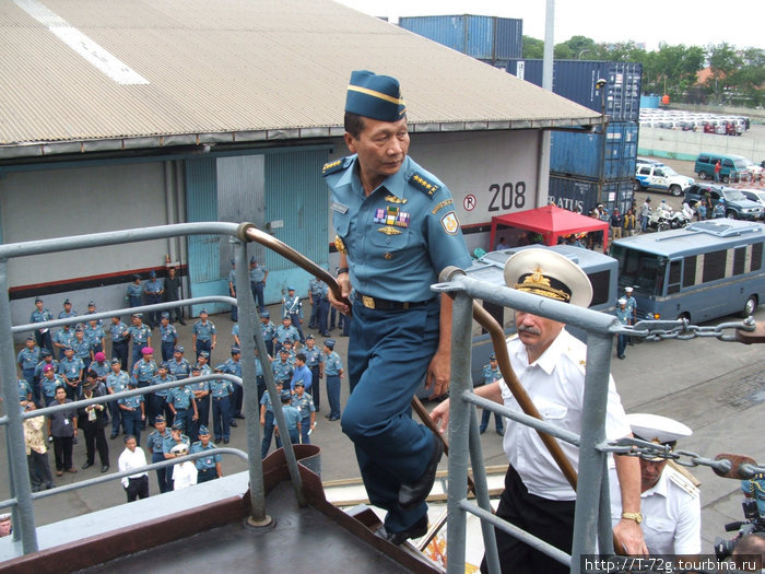 Индонезийский адмирал на \Варяге\ Джакарта, Индонезия