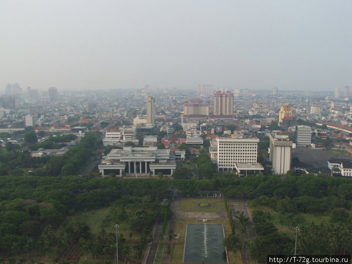 Джакарта, вид с вершины Монаса. Красивый город, но с экологией тут не ахти... Джакарта, Индонезия