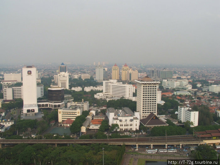 Джакарта, вид с Монаса. Город небоскребов и автомобильных пробок. Джакарта, Индонезия
