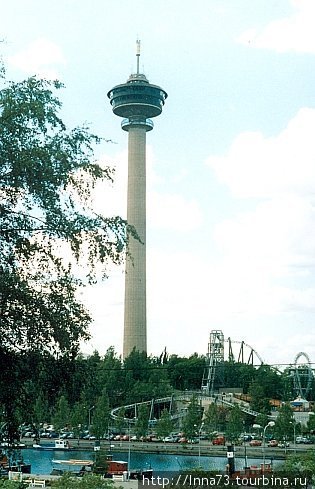 \Игла Няси\

На высоте 124 метра находится вращающийся ресторан, где можно вкусно пообедать. Тампере, Финляндия