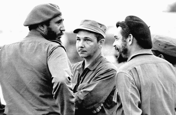 Герои Кубинской революции. Слева направо: Фидель Кастро, Рауль Кастро и Эрнесто Че Гевара. Гавана, 1959г.