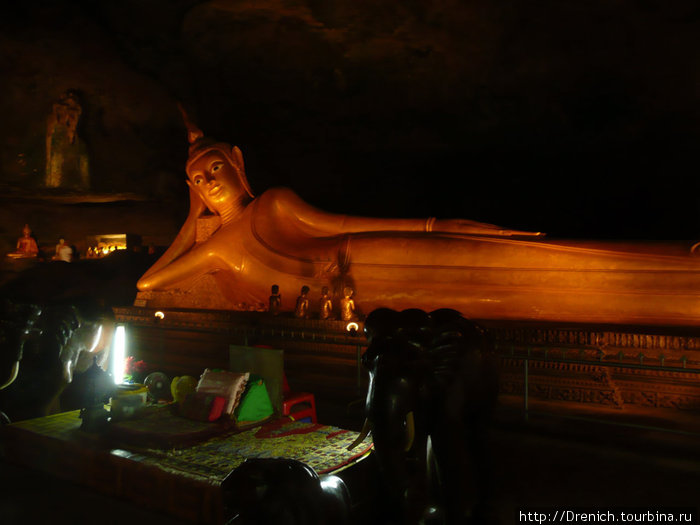 подземный храм лежащего Будды Таиланд
