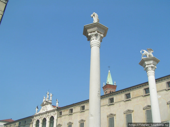 Статуи на столбах Виченца, Италия