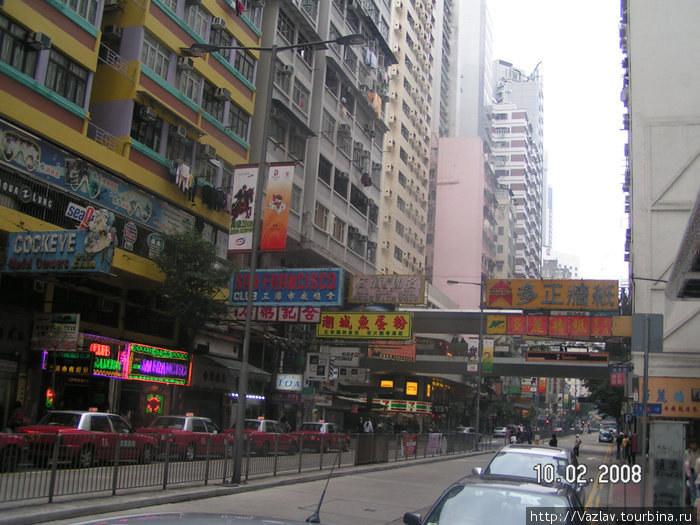 Улица в стороне от центра Гонконг