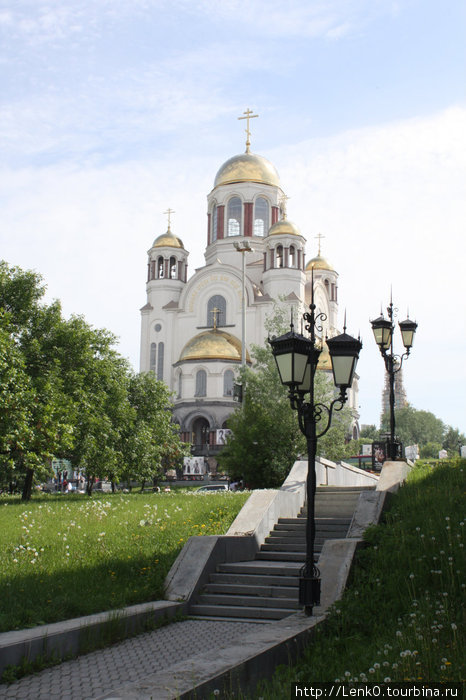 Храм на Крови (стоит на месте дома Ипатьева, где была расстреляна Царская семья) Екатеринбург, Россия