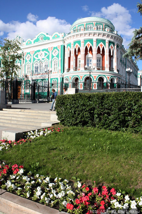 Здание бывшего окружного суда на набережной Городского пруда
(Дом Севастьянова) Екатеринбург, Россия