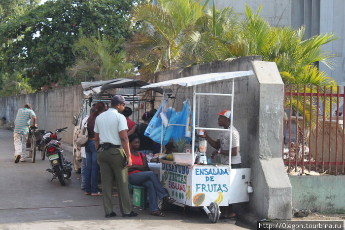 Продажа съестного и сувениров-безделушек Доминиканская Республика