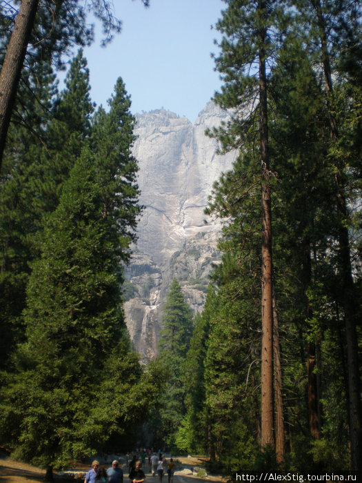 Вот там и должен быть водопад йосемитский высотой 739 метров Йосемити Национальный Парк, CША