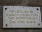 Становлению Советской власти в Саратове посвящено огромное множество памятников и памятных табличек на фасадах зданий