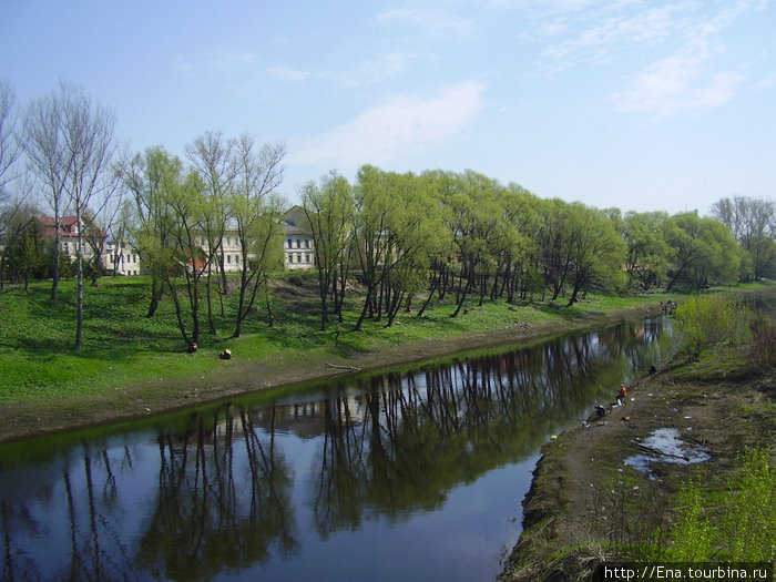 Вид с мостика на набережную речки Черемухи Рыбинск, Россия
