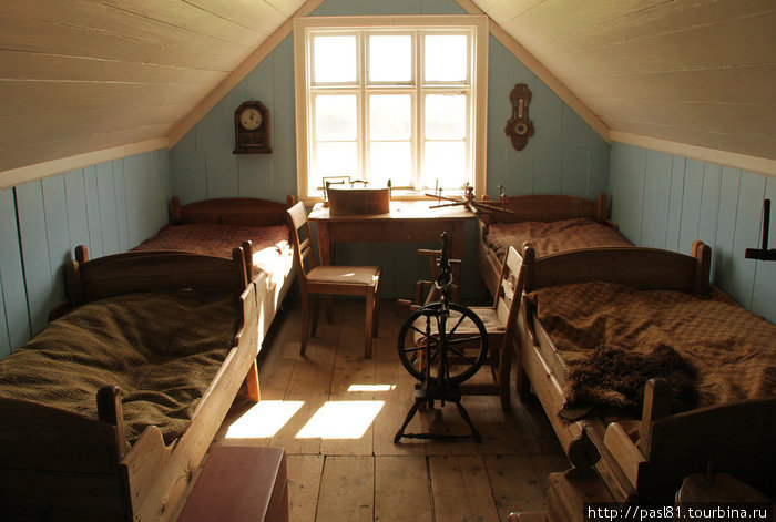А это уже более современная комната Скогар, Исландия
