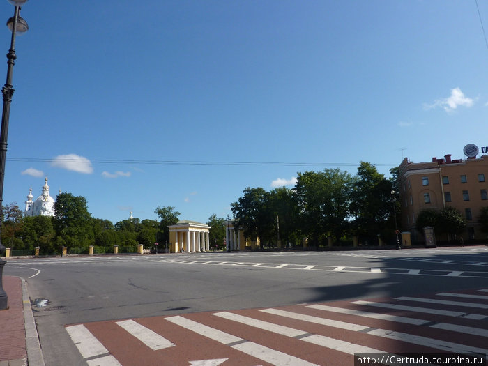 Красивейшая Площадь Пролетарской Диктатуры — по выходным дням здесь совсем нет людей. Санкт-Петербург, Россия