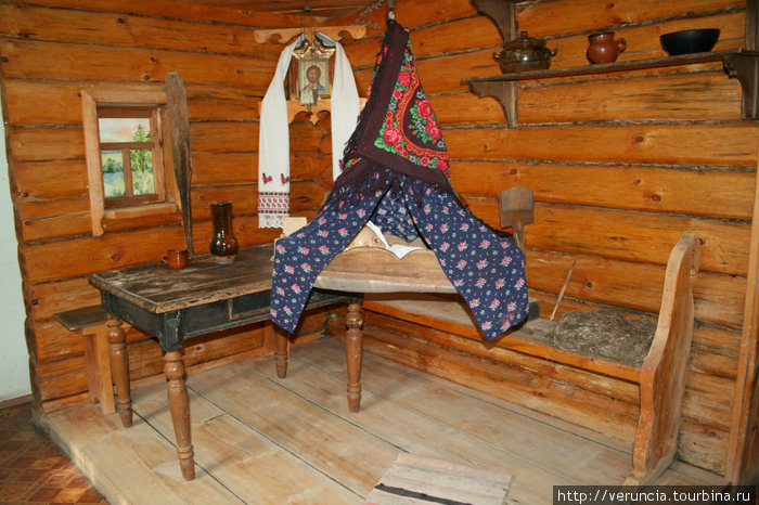 В эрзянской избе — интерьер музея. Ардатов, Россия