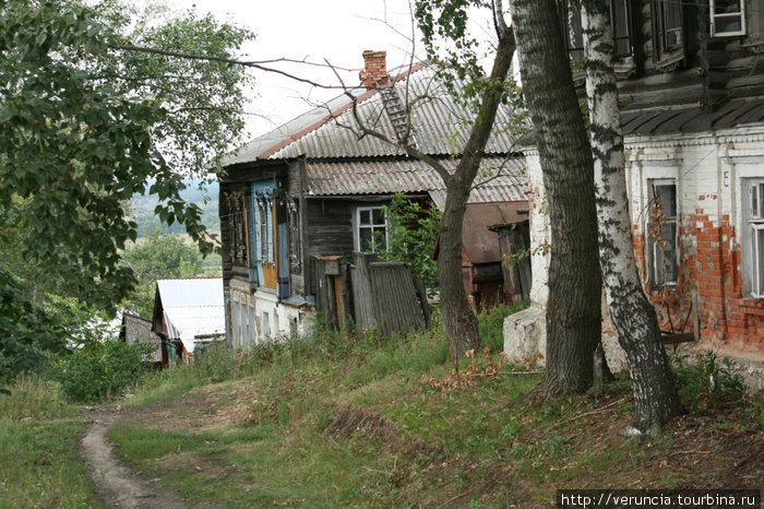 Улица ведет к реке Алатырь. Ардатов, Россия