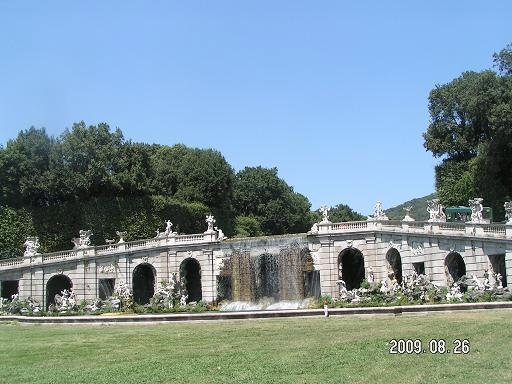 Возле фонтана Казерта, Италия