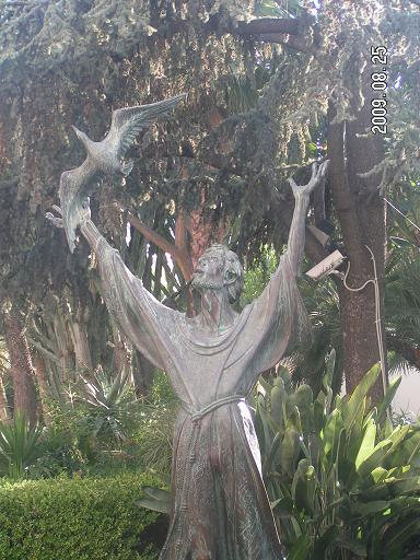 Статуя в парке Сорренто, Италия