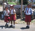 Вот эта ребятня учится в окрестностях Проболинго, на острове Ява.