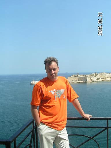 В обнимку с панорамой Мальты Остров Мальта, Мальта