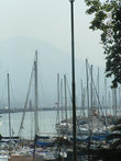 Вместо воспетых поэтами рыбачьих лодок нынче в Неаполе швартуются яхты.