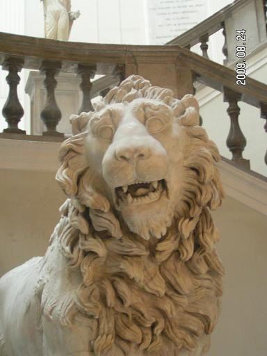 Симпатичный лев Неаполь, Италия