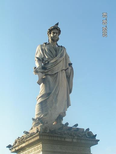 Памятник и голуби Ливорно, Италия