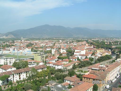 Город и горы Пиза, Италия