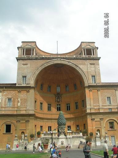 Двор сосновой шишки Ватикан (столица), Ватикан