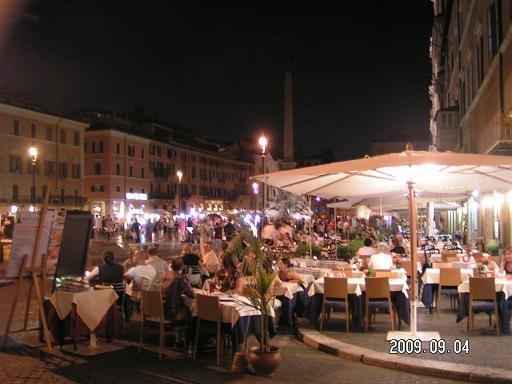 Ресторанчик расположен прямо на площади Рим, Италия