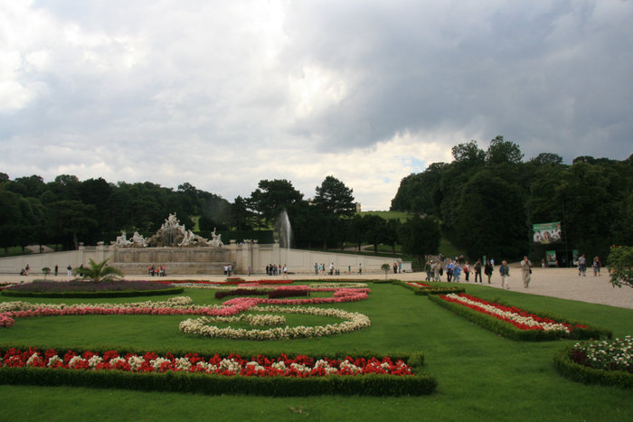 парк во дворце Шенбрунн Вена, Австрия