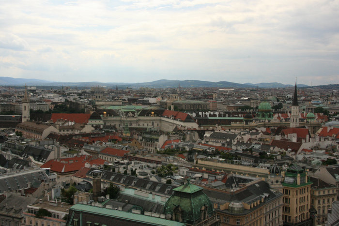 панорама Вены, открывающаяся с башни Собора Святого Стефана Вена, Австрия
