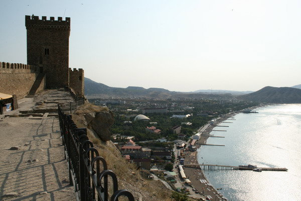 Вид на Судак и городской пляж с Генуэзской крепости Судак, Россия