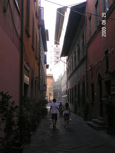 Улица в центре Пистоя, Италия