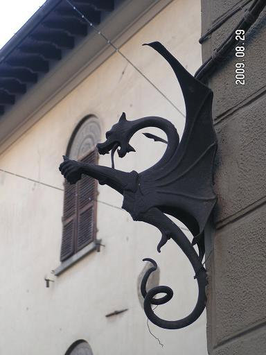 Дракончик Пистоя, Италия