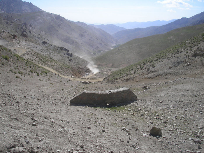 Дорога по низу ущелья. Афганистан