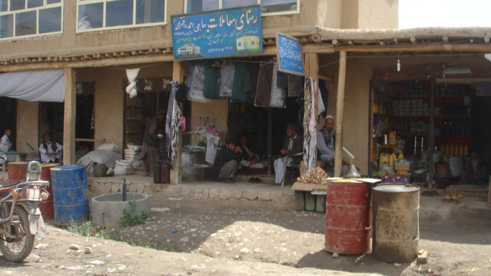 Кишлак Дарайн-Суф. Поселок из одной улицы, она же и базар. Афганистан