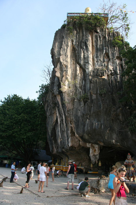 скала обезьян по пути на остров Ко Чанг Остров Чанг, Таиланд