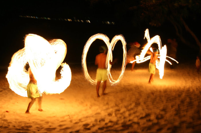 огненное шоу на острове Ко Чанг Остров Чанг, Таиланд