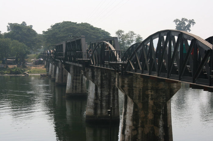 знаменитый мост через реку Квай Канчанабури, Таиланд