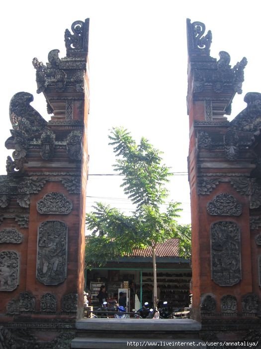 Вход в храм Бали, Индонезия