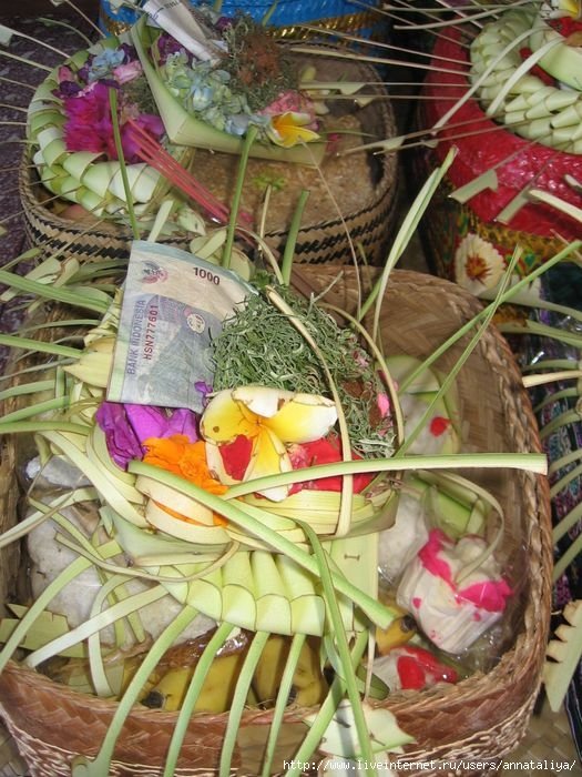 Корзиночки — пожертвования Бали, Индонезия
