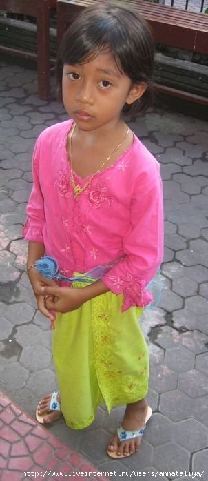 Девочка-прихожанка Бали, Индонезия