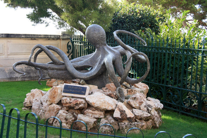 скульптура осьминога Монако