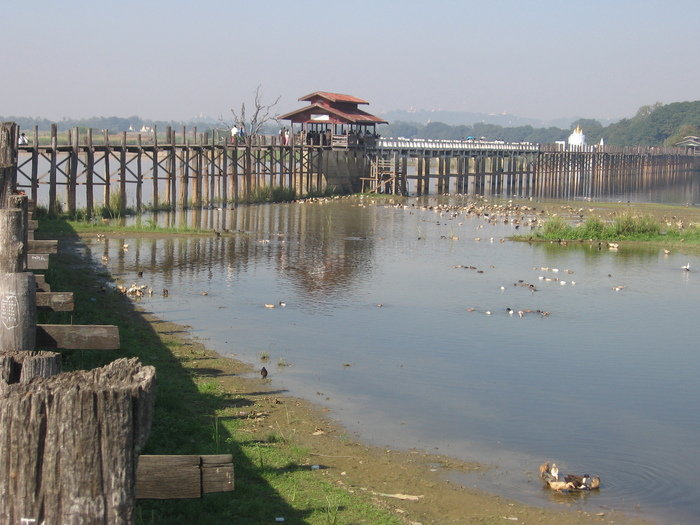 И в Амарапуру, где находится самый длинный деревянный мост на сваях... Мьянма