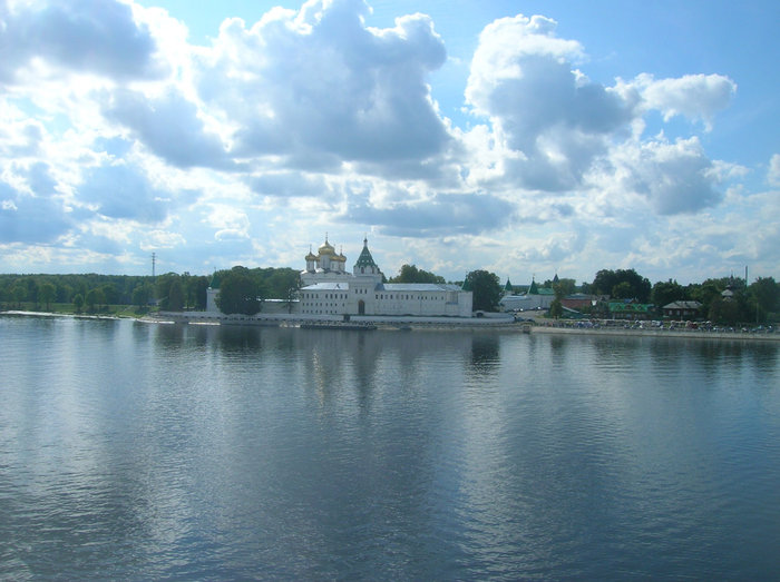 Вид с моста в его начале Кострома, Россия