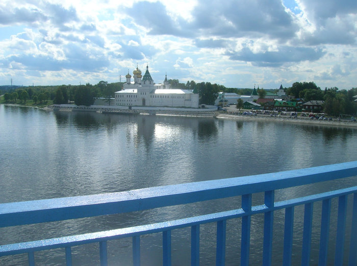 Вид с моста ближе к середине Кострома, Россия