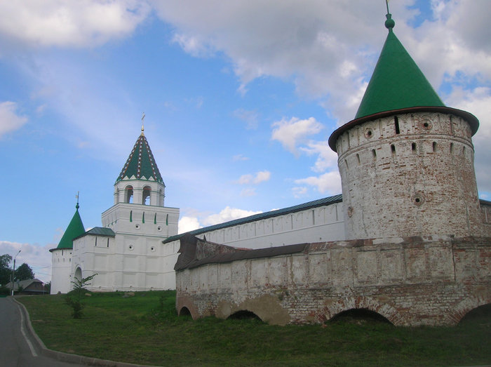 Боковая стена монастыря Кострома, Россия